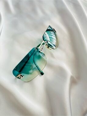 CHANEL Vintage Green  Gradient Rimless Sunglasses with Gold CC Accent
